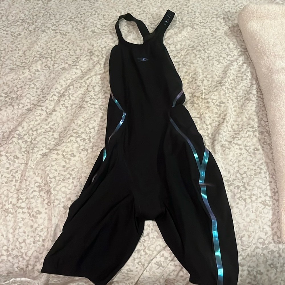 Size 28 Speedo kneeskin